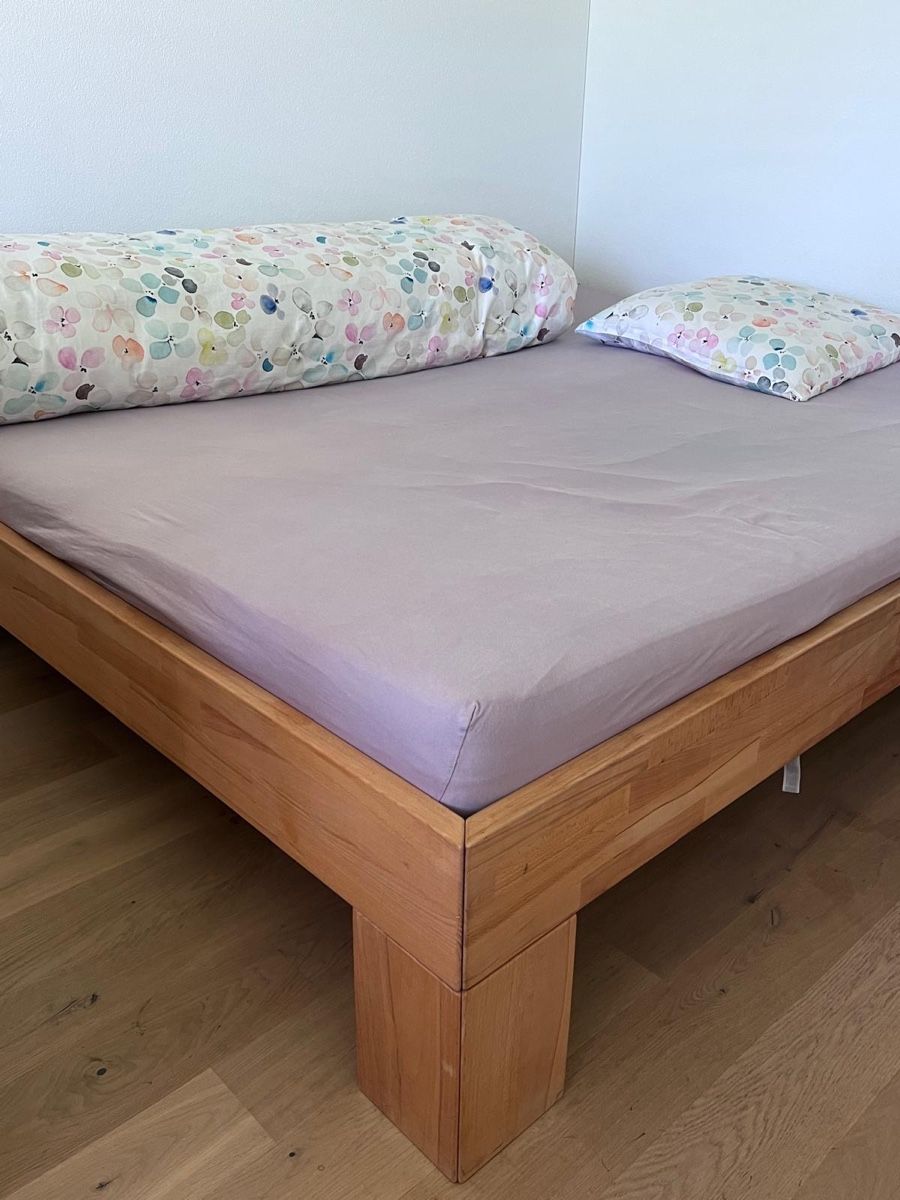 Betten: Bett - Nussbaum-Holz – Gebraucht aus Steinhausen von Oberli80 1