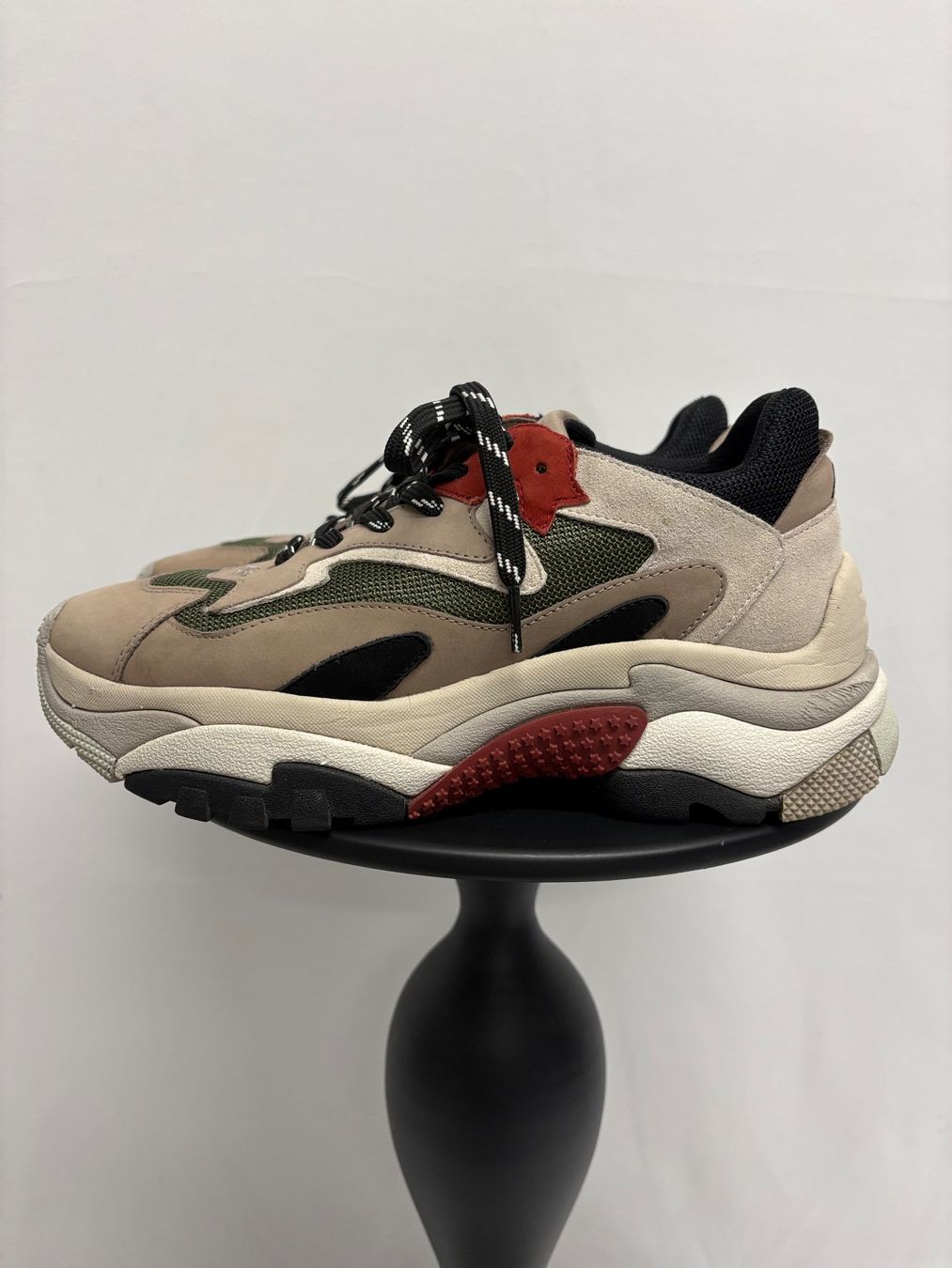 Ash Scarpe da donna: ASH chunky Sneakers Leder 40 beige rot – Usato da Regensdorf venduto da secondchancefashion