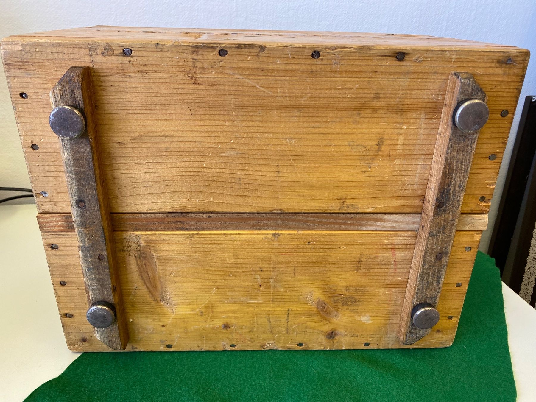 Wein- & Bierkisten: Antike Feldschlösschen Bierkiste/Holz – Gebraucht aus Utzigen von Lasagne99 3