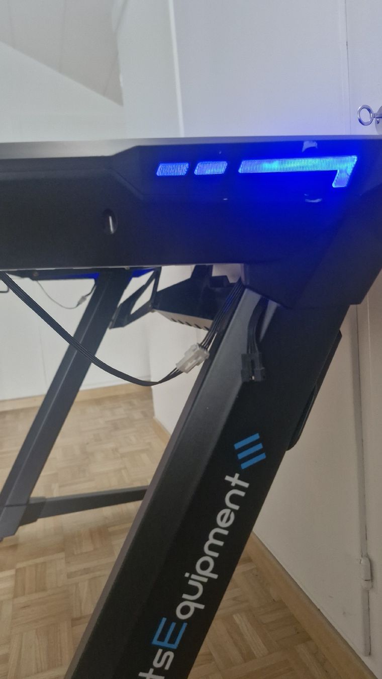 Schreibtische: Gaming Tisch schwarz mit LED Beleuchtung – Gebraucht aus Heerbrugg von bry_cb2f 1