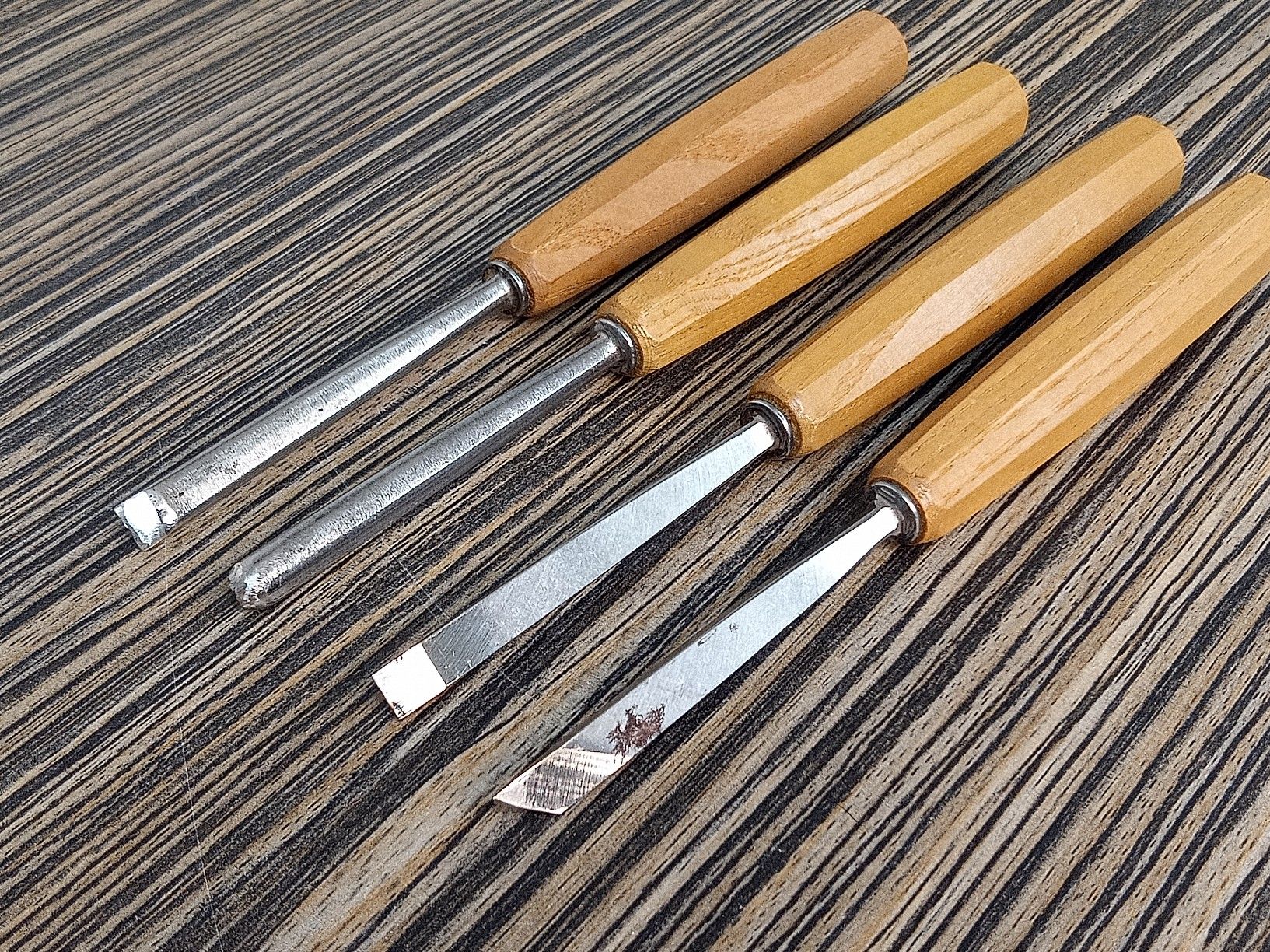 Tous les outils: 4x Stechbeitel / Schnitzwerkzeug swiss made – D'occasion à Reiden par Zofi-Brocki