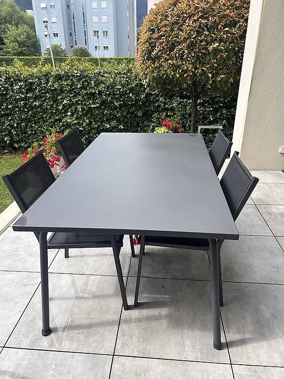 Set di tavolo e panche: Tavolo da giardino e 4 sedie – Usato da Bellinzona venduto da Granata235 2