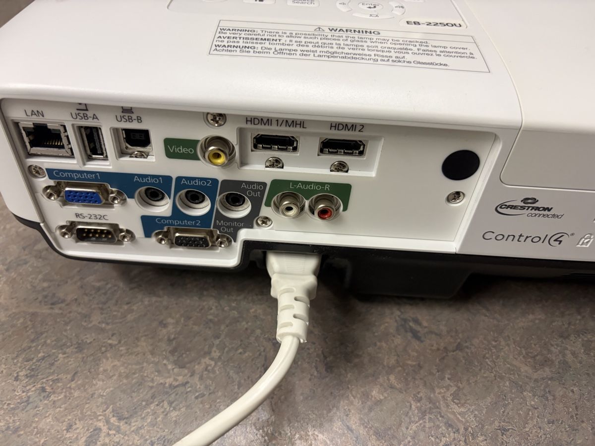 Epson Proiettori: Epson EB-2250u Beamer – Usato da Uznach venduto da pegasus101 5