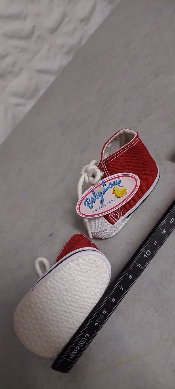 Bambole: 5 Paar Puppenschuhe  – Usato da Muri AG venduto da nindo1 4
