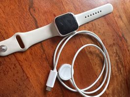 Apple Watch Series 7 + charger