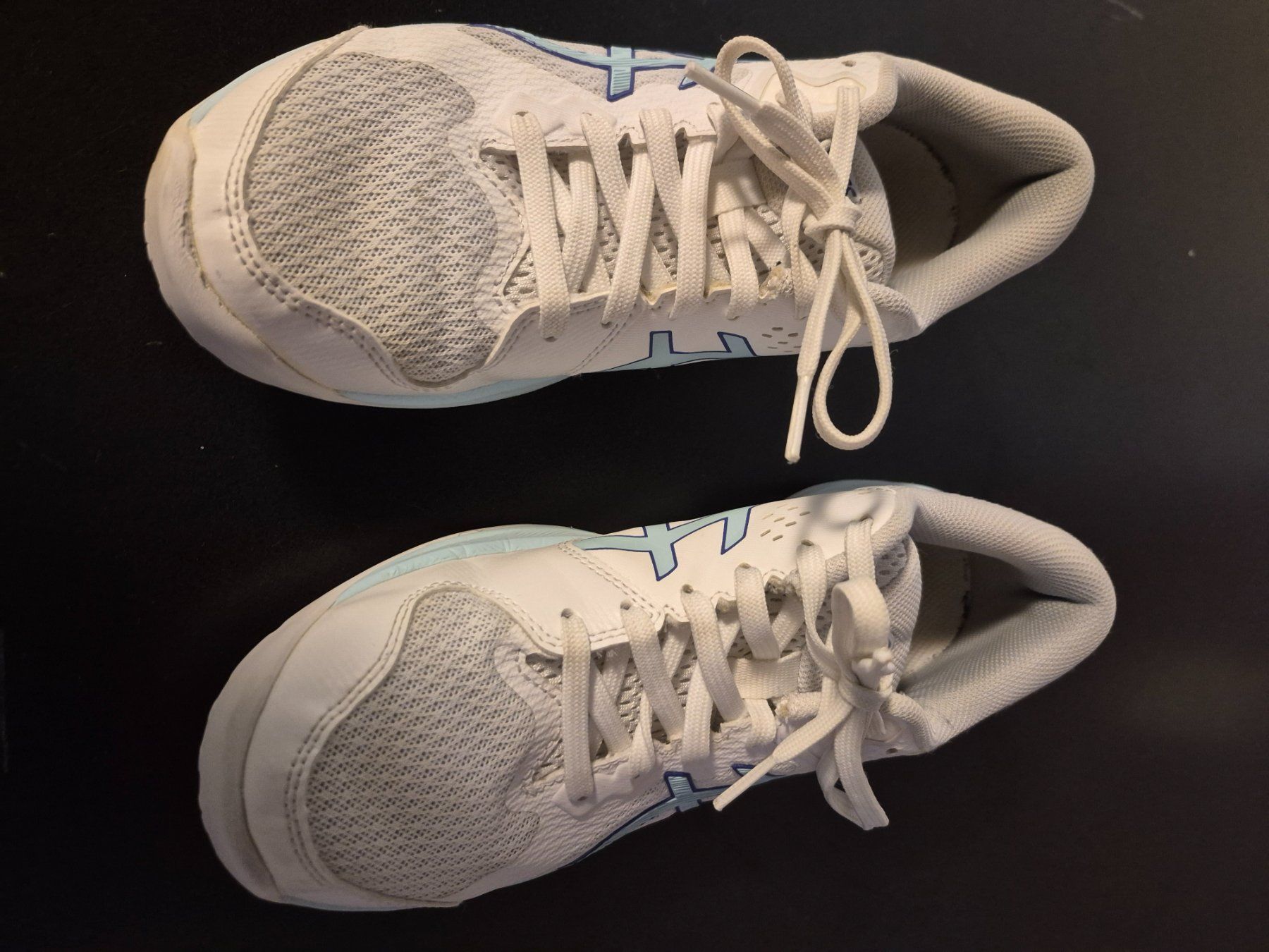 Asics Chaussures femmes: Asics Hallenturnschuhe Gr. 37.5 – D'occasion à Dozwil par C.Stadler 8