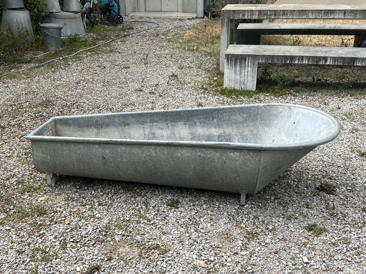 Badewannen: Antike grosse, verzinkte Badewanne dicht – Gebraucht aus Wabern von La-Vitrine 7