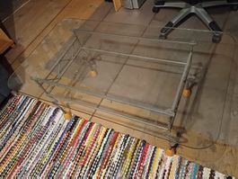 Glas-Couchtisch mit Metallgestell, top Zustand!