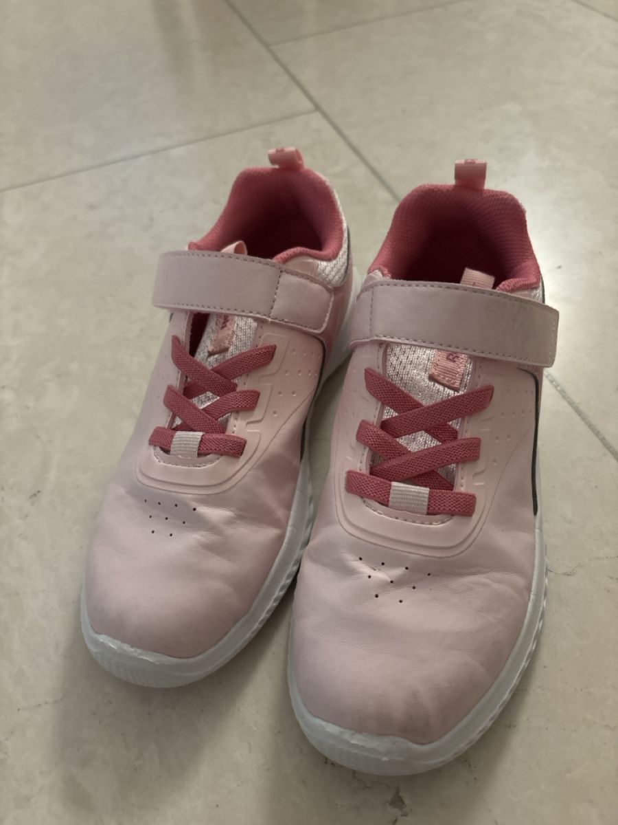 Scarpe per ragazze: Reebok Turnschuhe gr 32 – Usato da Unterseen venduto da Jubrunner 2