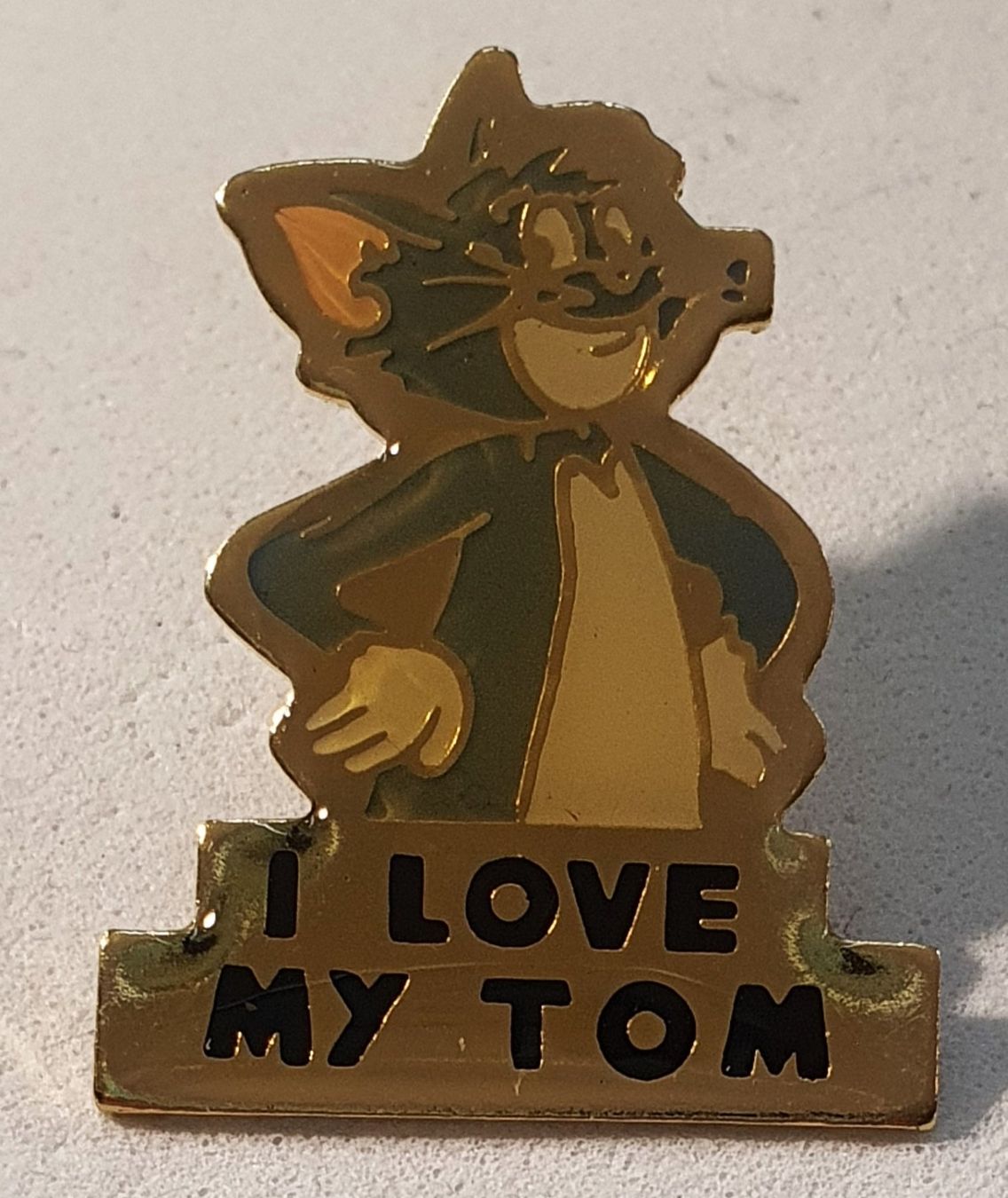 Placchette & Badge: AA775 - Pin Katze I Love my Tom – Usato da Reinach BL venduto da Boston-Verkauf 1