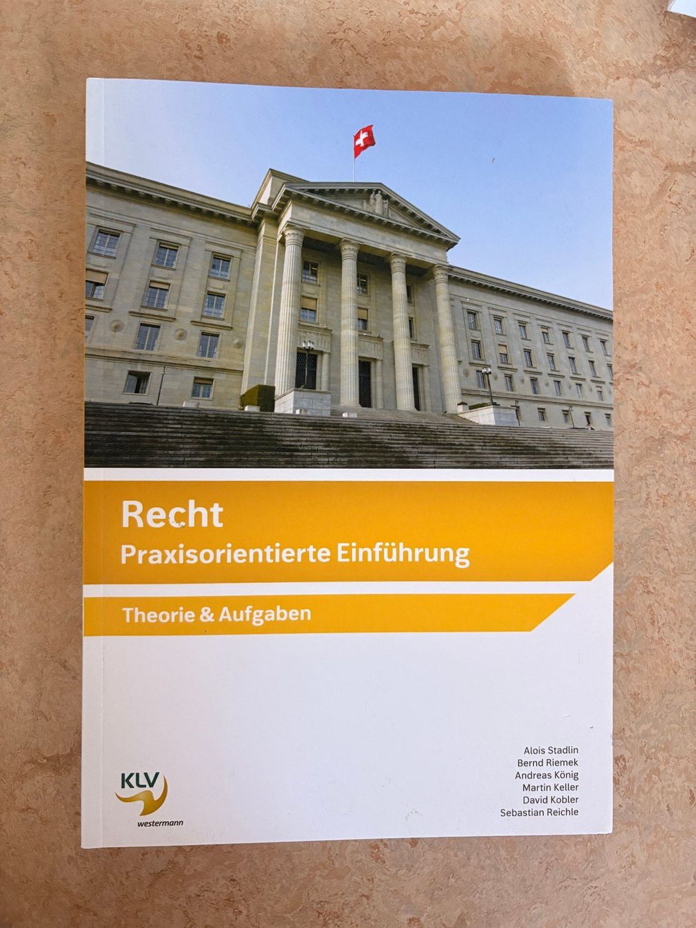 Libri: Wirtschaft Recht Praxisorientierte Einführung – Nuovo (secondo la descrizione) da Zumikon venduto da ana_7j9r