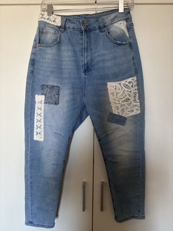 Damen Jeans hellblau mit Spitzenapplikationen Grösse M