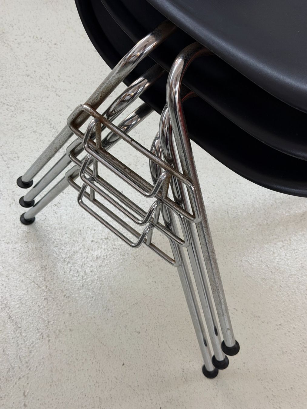 Vitra Sedie: Vitra Eames DSS 6er Set ab 1.- Schwarz – Usato da Zürich venduto da Simsala-bim 6
