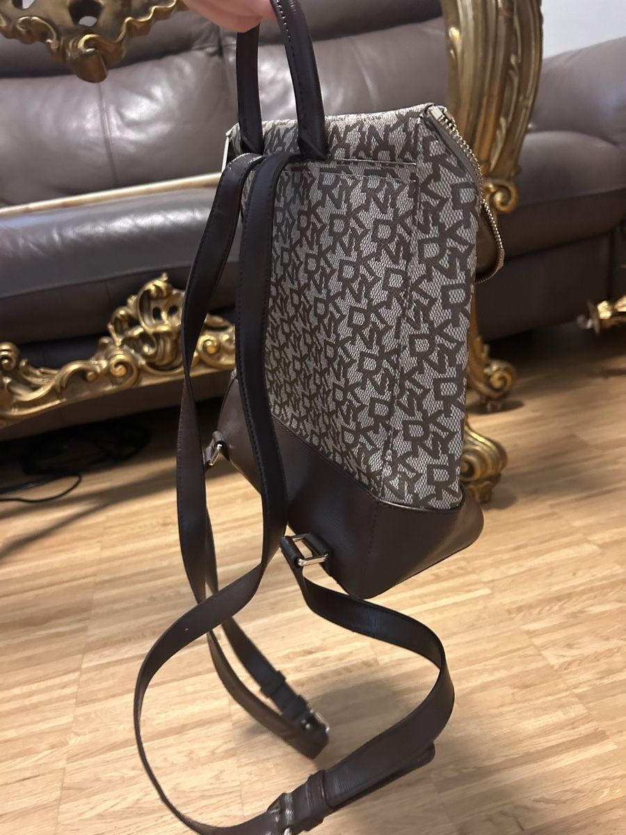 DKNY Zaini: DKNY Rucksack Handtasche, braun, Canvas – Usato da Nebikon venduto da icon.vintage 1