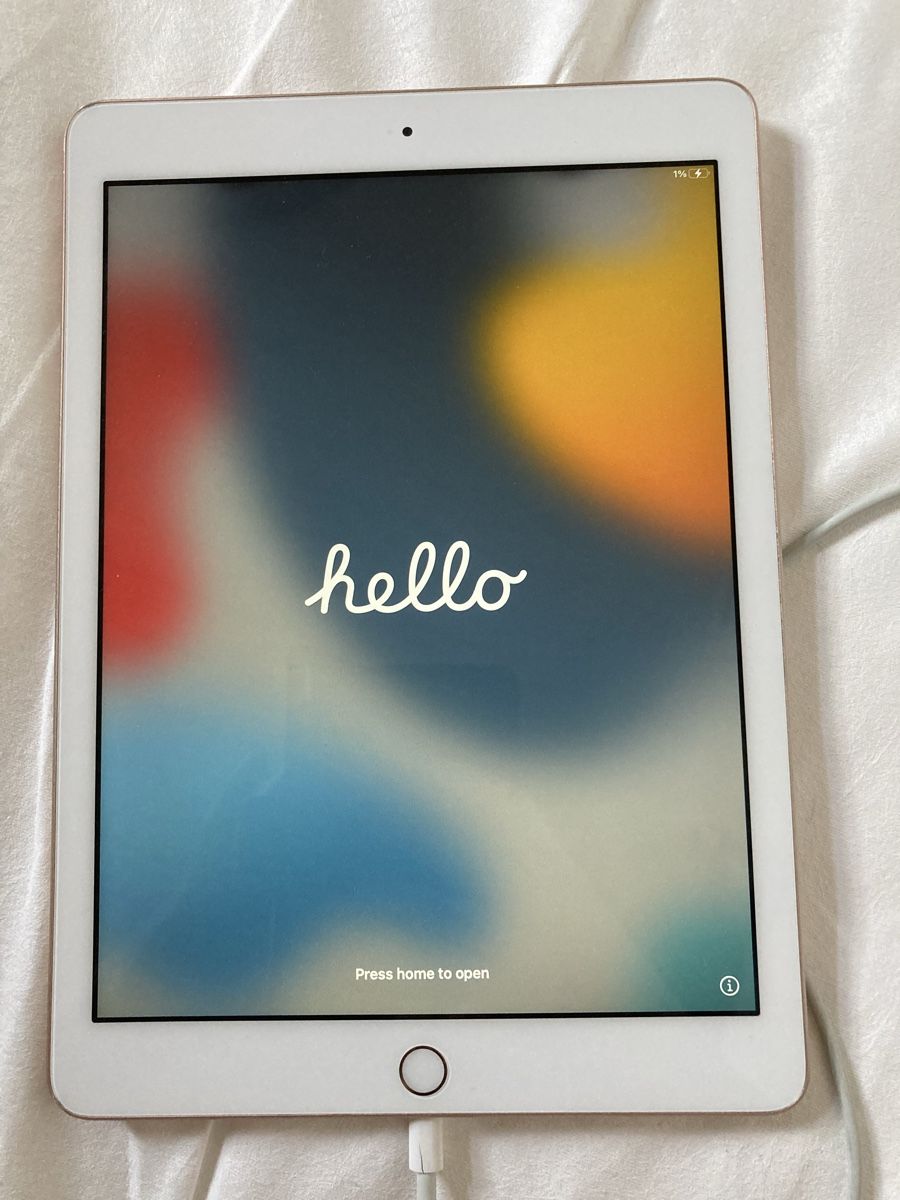 Apple Tablet PC: iPad 6th Generation Wi-Fi 128 GB gold pink – Usato da Petit-Lancy venduto da yoo_jm8h