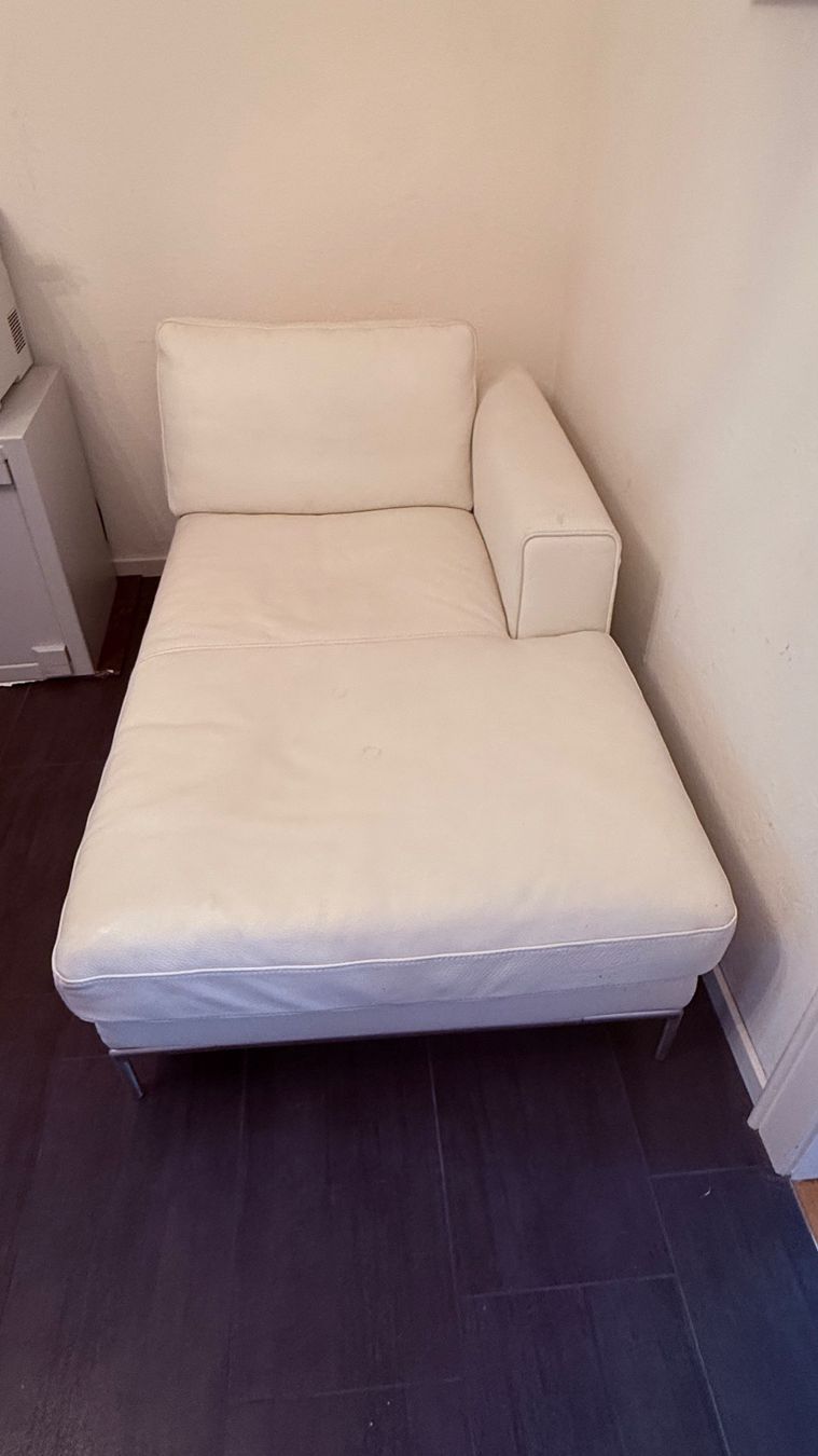 Divani: Echtledersofa weiss mit Armlehne – Usato da Aesch ZH venduto da Tomy007008