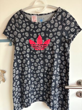 💀 T-shirt Adidas motif têtes de mort – Taille 164