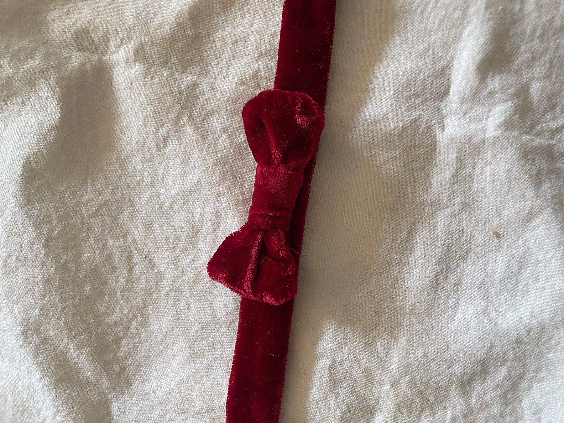 Altro abbigliamento per bambino: Weinrote - Kinder-Samt-Fliege Klettverschluss – Usato da Allenwinden venduto da Obalu 1