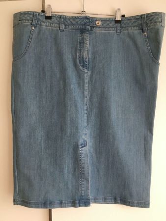 Neuwertiger edler Jeans-Rock mittelblau