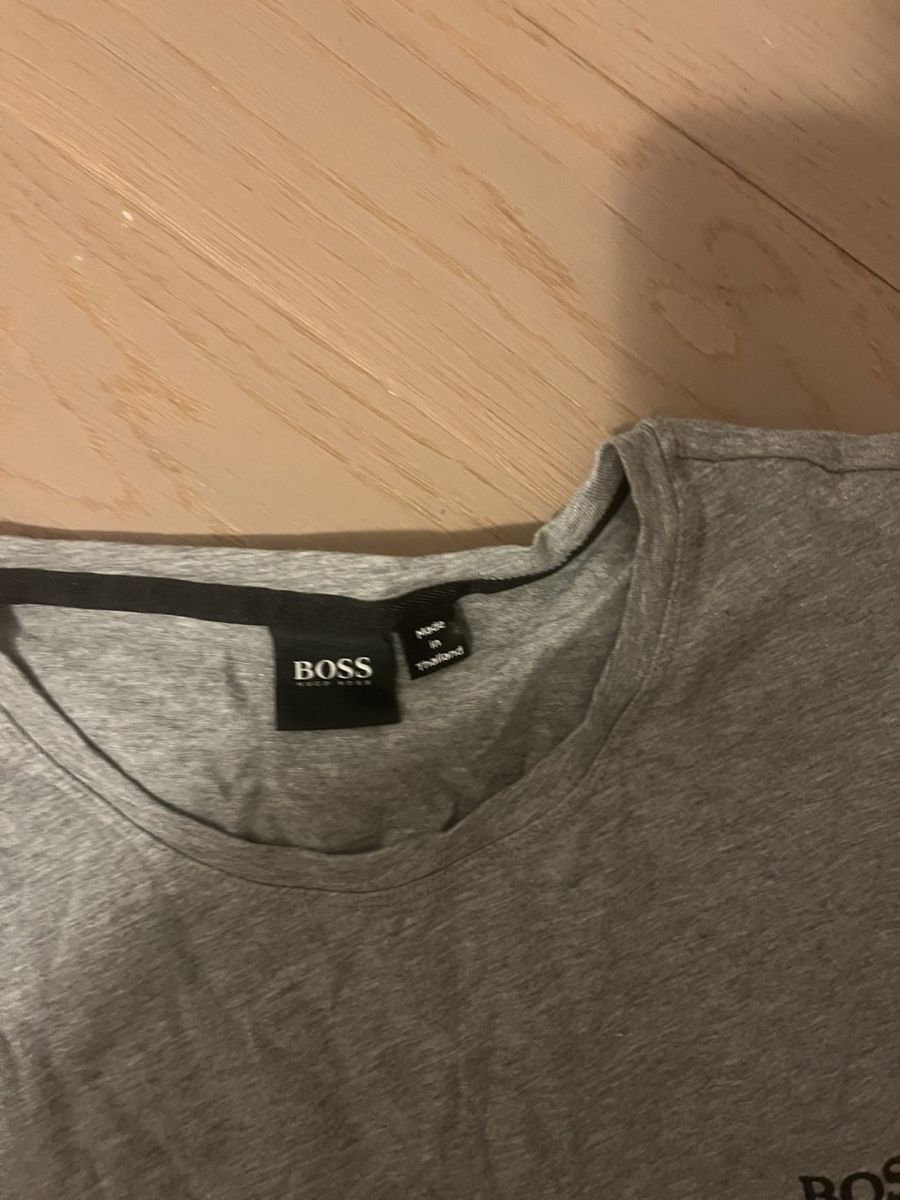Hugo Boss T-shirts: T-shirt BOSS gris taille S  – Neuf (Voir description) à Morges par lui_knr8 1