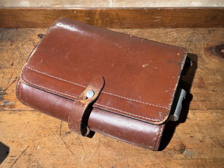 Antike Ledertasche W. Fruet Zürich 1963 braun gebraucht. 