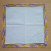 Taschentuch umhäkelt / Handarbeit