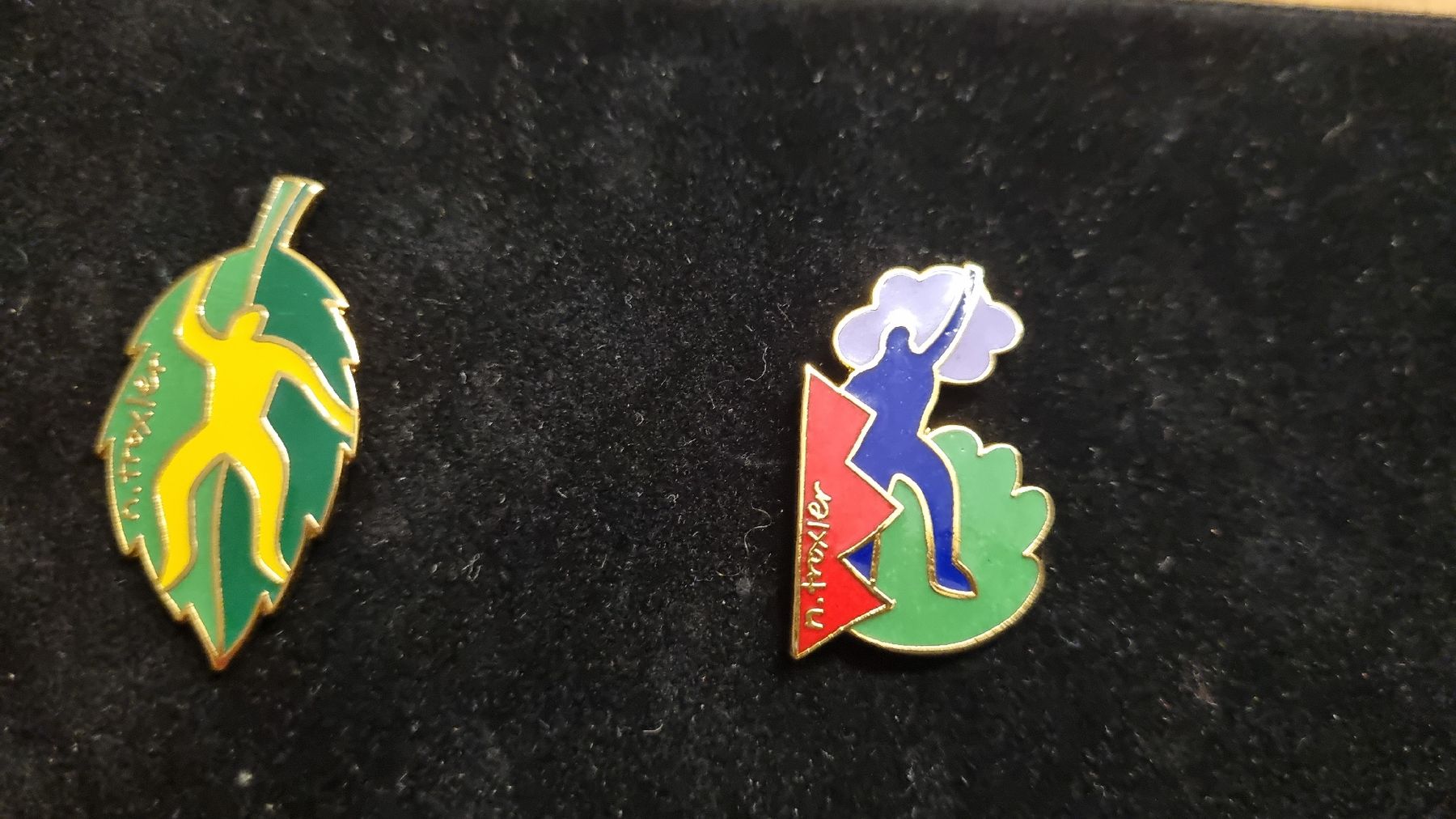 Placchette & Badge: 2 pin N. Troxler - biscuits willisau – Usato da Cugnasco venduto da FuoriTutto
