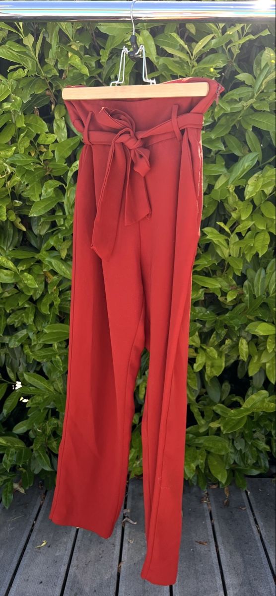 Zara Pantaloni: Red pants Zara XS – Usato da St-Aubin FR venduto da claramathi 1