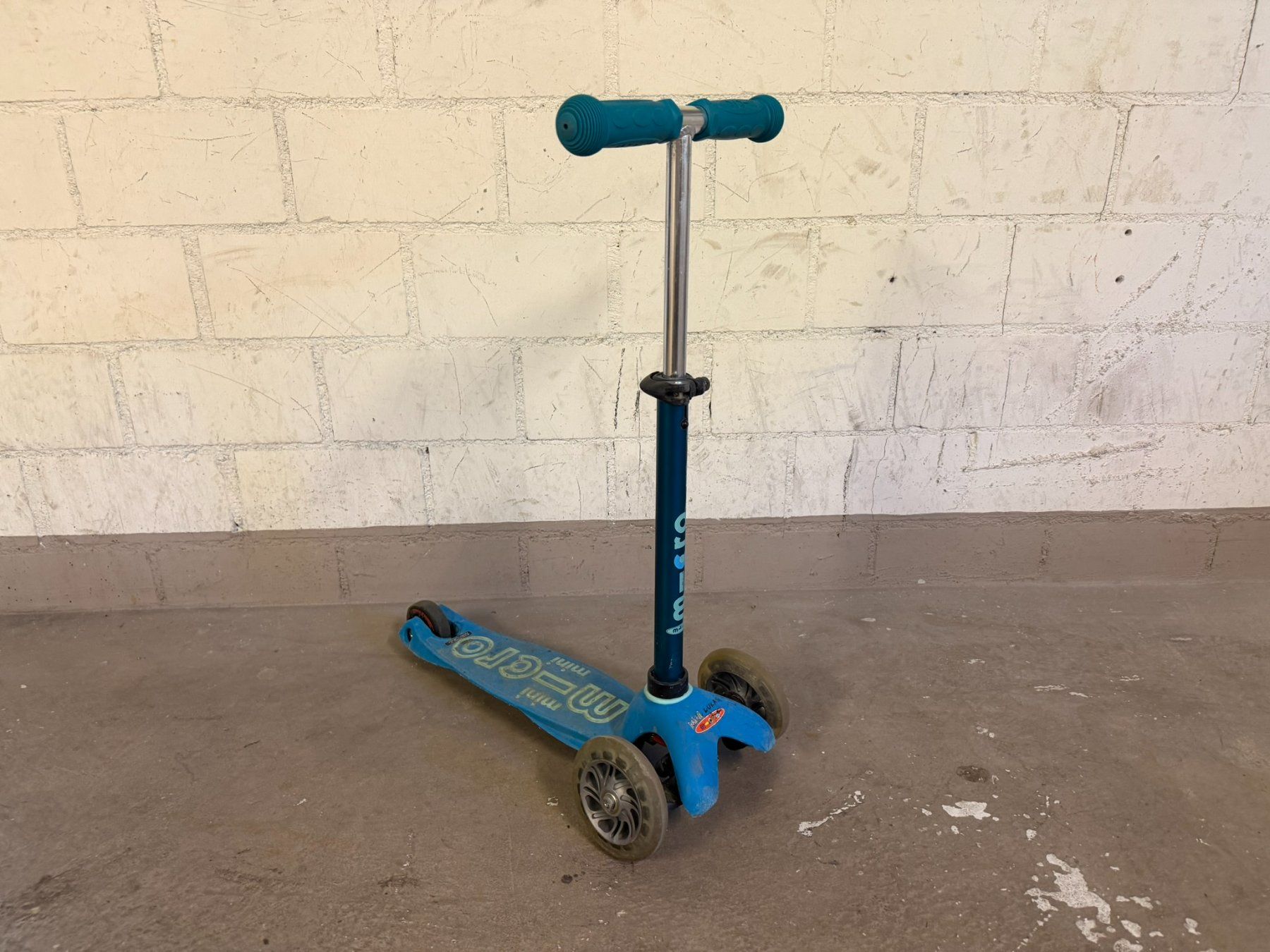 Micro Kickboard: Micro Mini Deluxe 3-in-1 – Usato da Schliern b. Köniz venduto da susikaupk