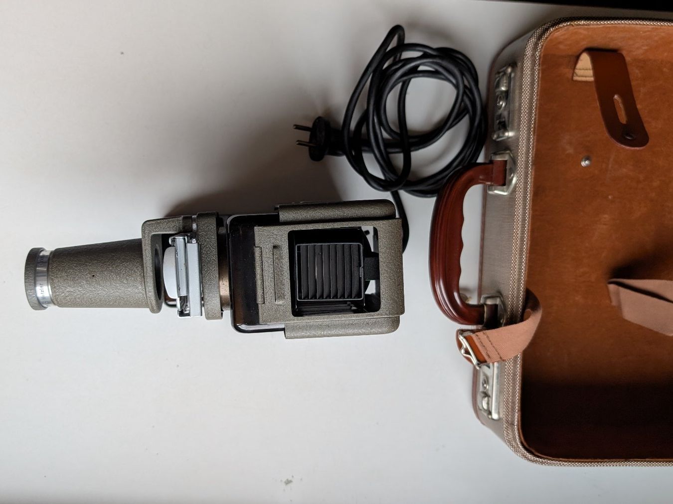 Pellicole: LEICA Vintage Diaprojektor – Usato da Uetikon am See venduto da rit_pkd5 4