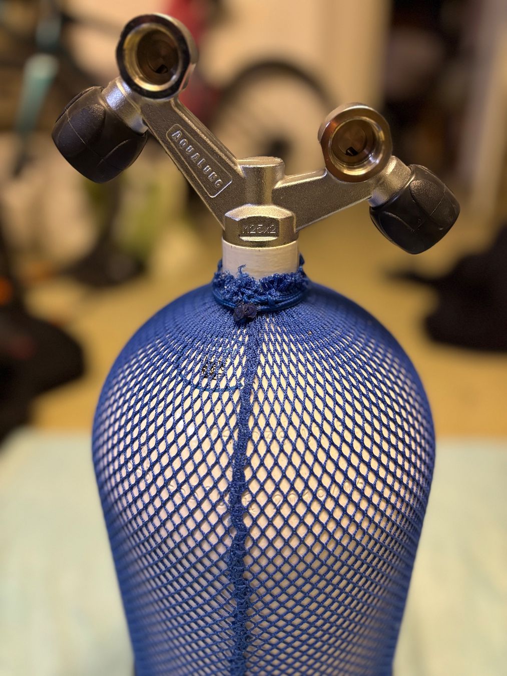 Bombole da sub: Bouteille de plongée Aqualung avec double robinet – Usato da Chardonne venduto da med_ql77 1