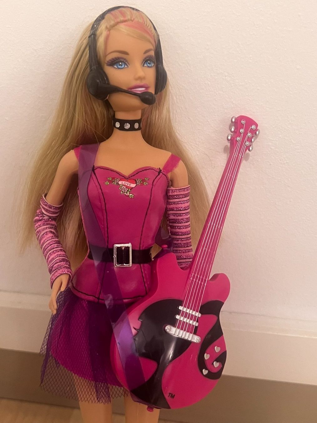 Puppen: Rockstar Barbie mit Gitarre #16 – Gebraucht aus Wildegg von Car-Mania 1