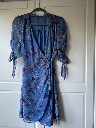 Blaues Sommerkleid mit Blumenmuster Gr. 36