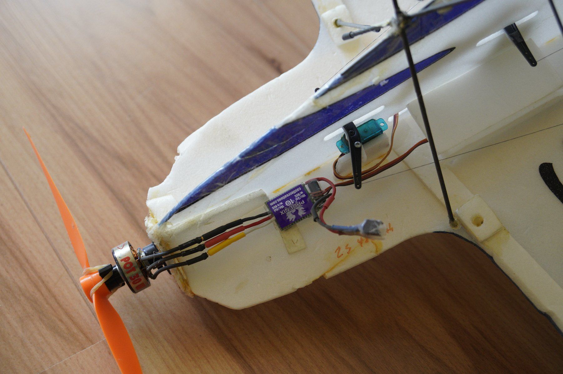 Modellismo RC: Indor Flieger mit top Komponenten – Usato da Schwyz venduto da Marhin 2