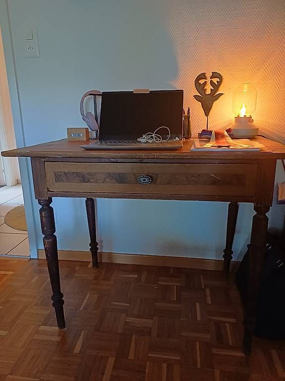 Tables: Schöner alter Holztisch! – D'occasion à Grenchen par fel_k5lr