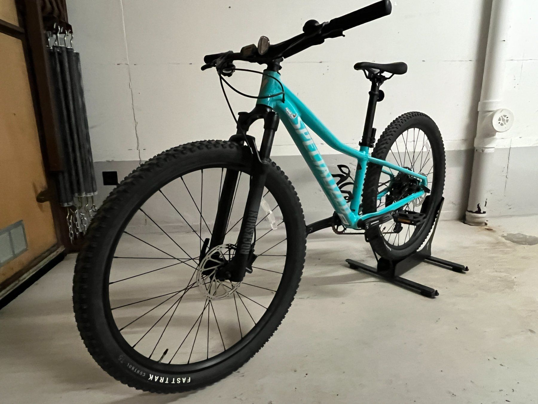 Specialized Velos: Specialized Rockhopper Expert 27.5 - année 2023 – Neu (gemäss Beschreibung) aus Versegères von rebellion 2