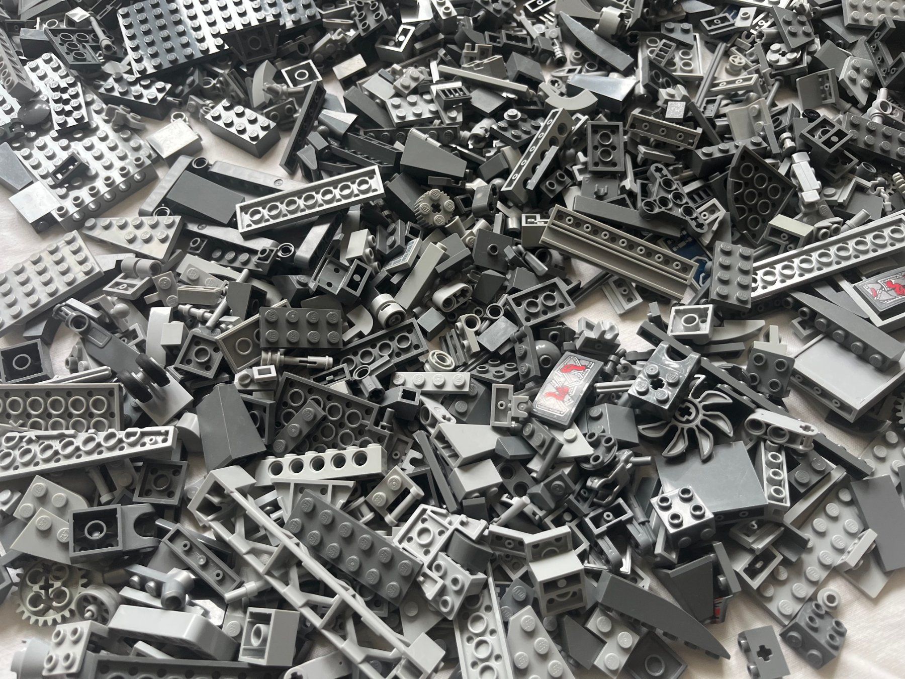 Lego Baukästen: Lego Einzelteile grau – Gebraucht aus Biel/Bienne von and040 1