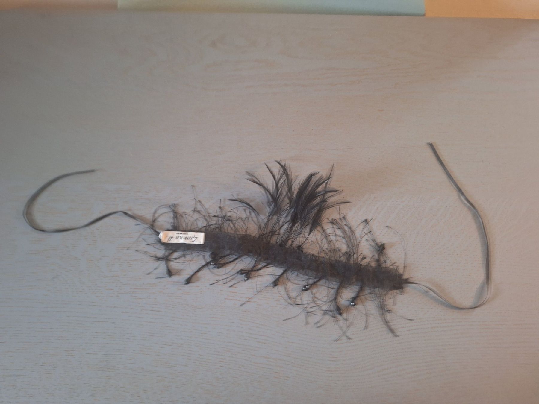 Catenine: schwarzer Hals- oder Haarschmuck mit Federn und Perlen – Nuovo (secondo la descrizione) da Zug venduto da BibiB 1