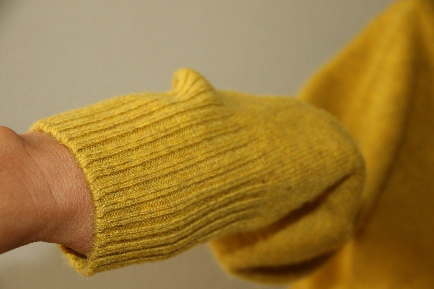 Maglioni & Felpe: Warmer & cooler Pullover aus 100% Wolle eher Gr.S-M NEU – Nuovo e nell'imballaggio originale da Oberwil-Lieli venduto da Svetlana28 3