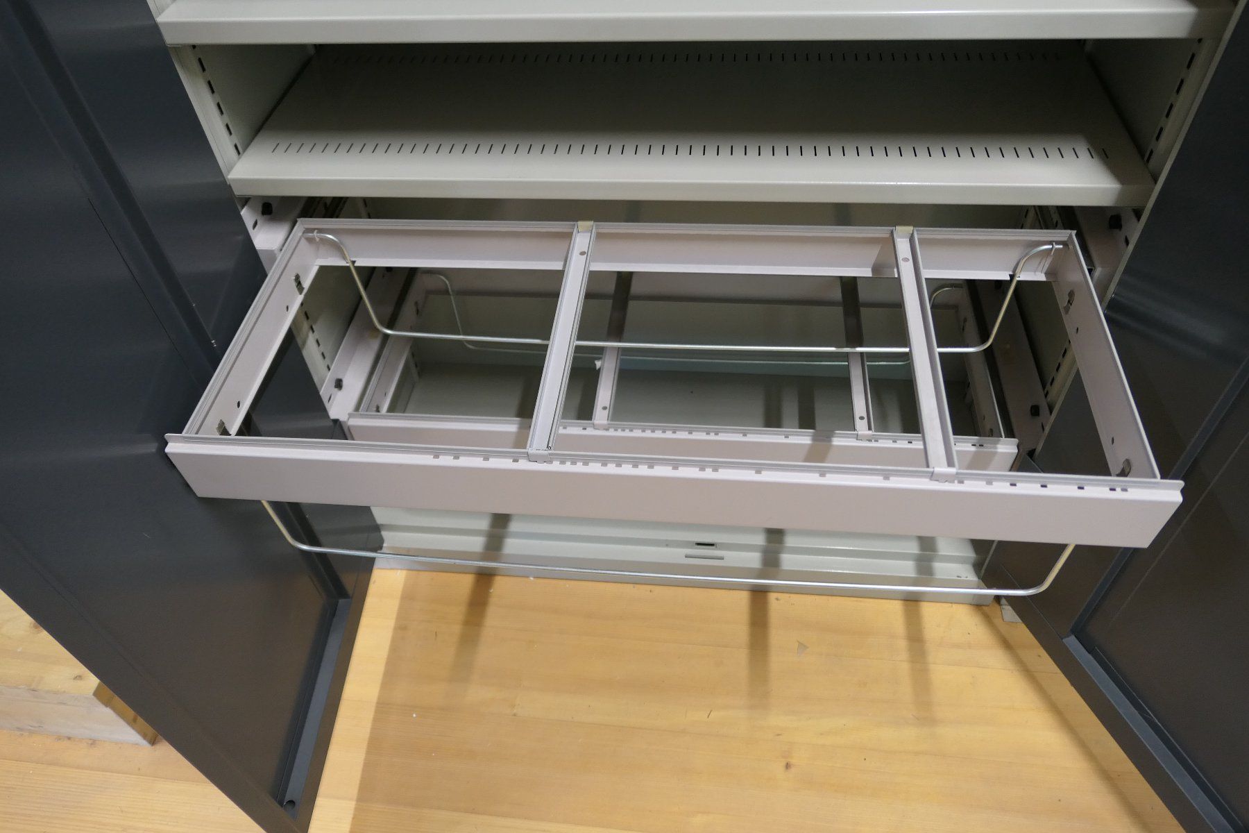 Lista Armadi: Lista Metallschrank mit 2 Türen, Key Lock – Usato da Münchenbuchsee venduto da Ploder0 5
