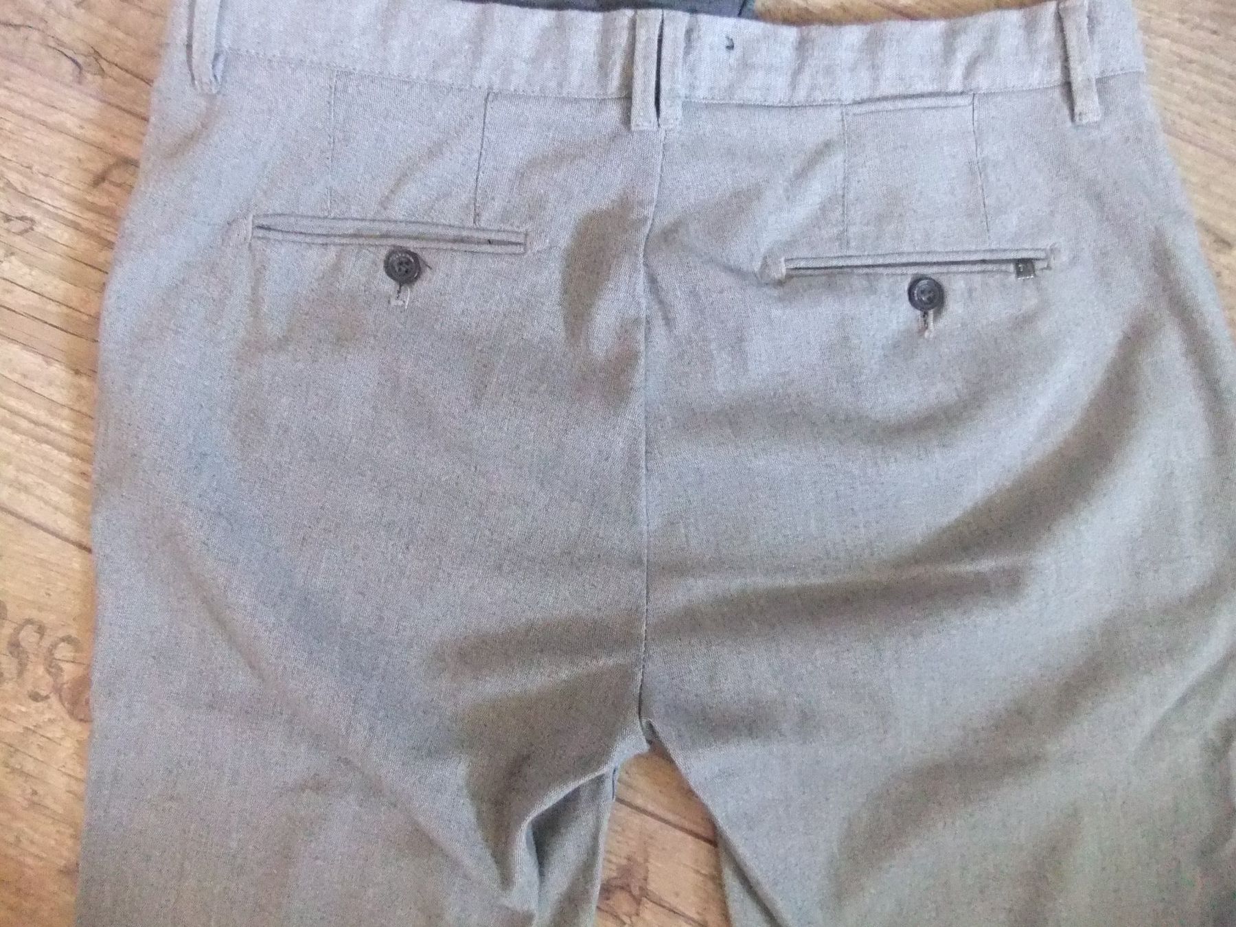Zara Hosen: 2 schöne Stoffhosen Grau Gr. 44 – Neu (gemäss Beschreibung) aus Schleitheim von cabrio58 9
