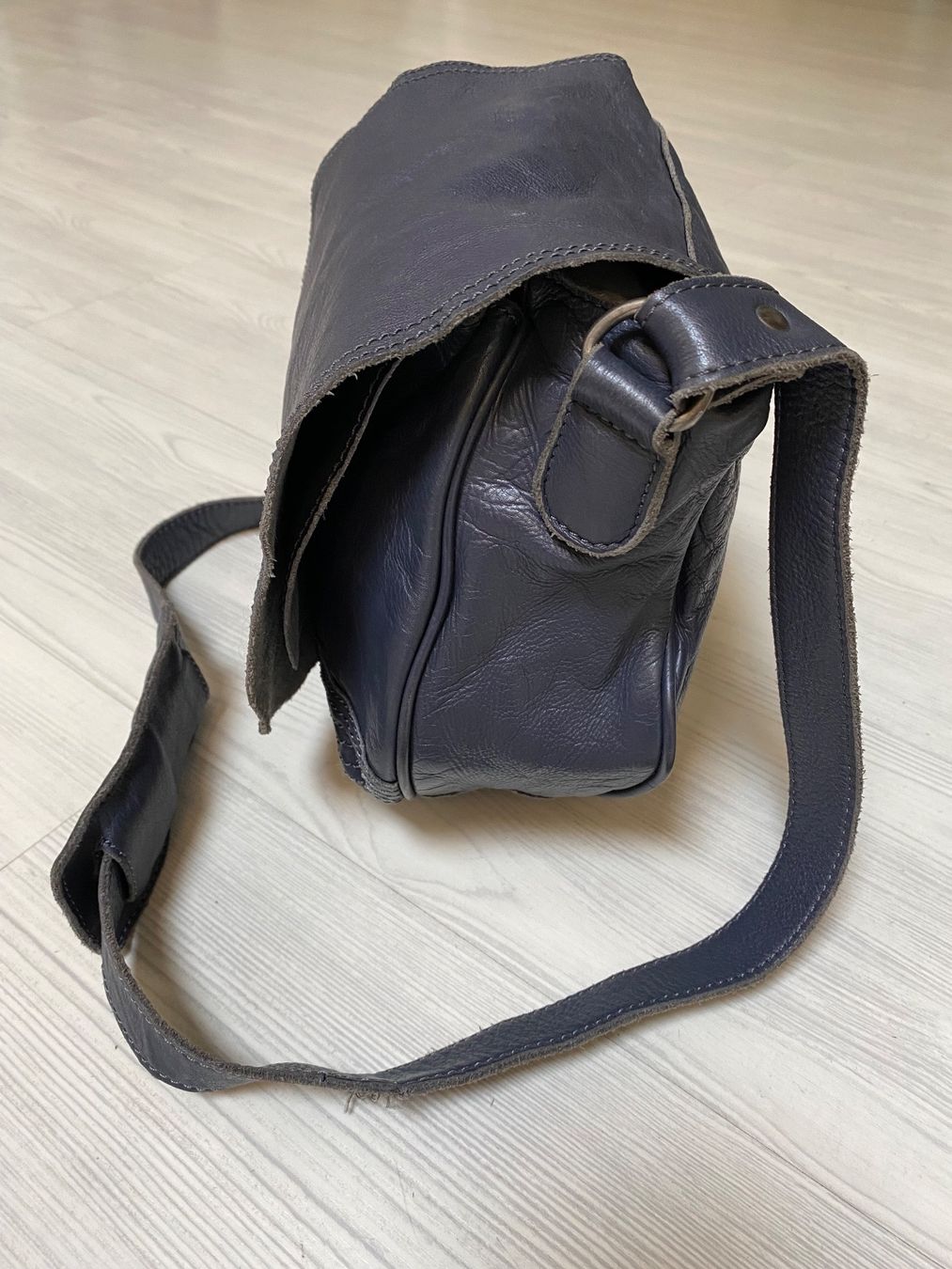IKKS Taschen für Damen: Blaue Leder-Umhängetasche von IKKS – Gebraucht aus Estavayer-le-Lac von Mimmy02 1