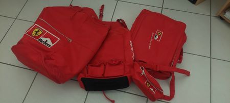 Original, neu satz. Ferrari Taschen!