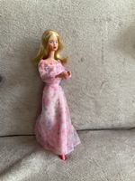 Kissing Barbie