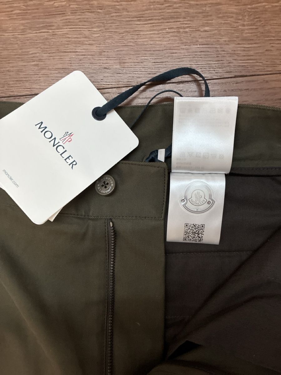 Moncler Pantaloni: Moncler Cotton Gabardine Cargo Trousers – Nuovo (secondo la descrizione) da Muri b. Bern venduto da t29_f8y7 4