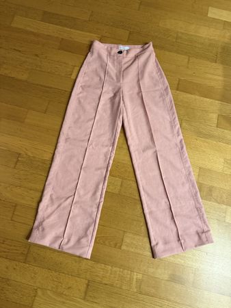 Bershka Stoffhose rosa weit geschnitten neuwertig