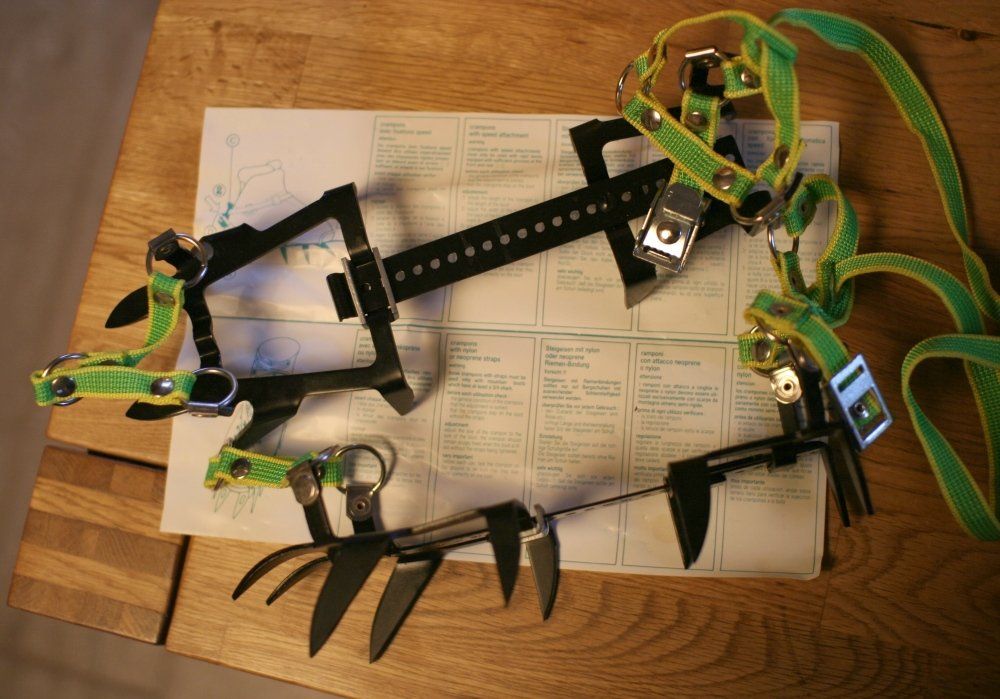 piolet Laprade by simond CHAMONIX et crampons Laprade - Alpinisme glacier