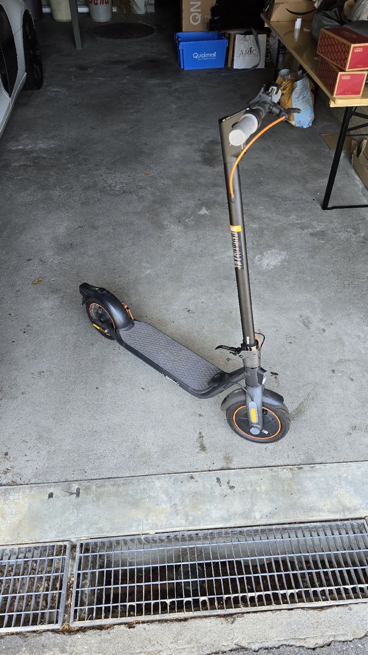 Segway Kickboard: Segway Ninebot F40D E-Scooter – Usato da Emmetten venduto da osmuzi