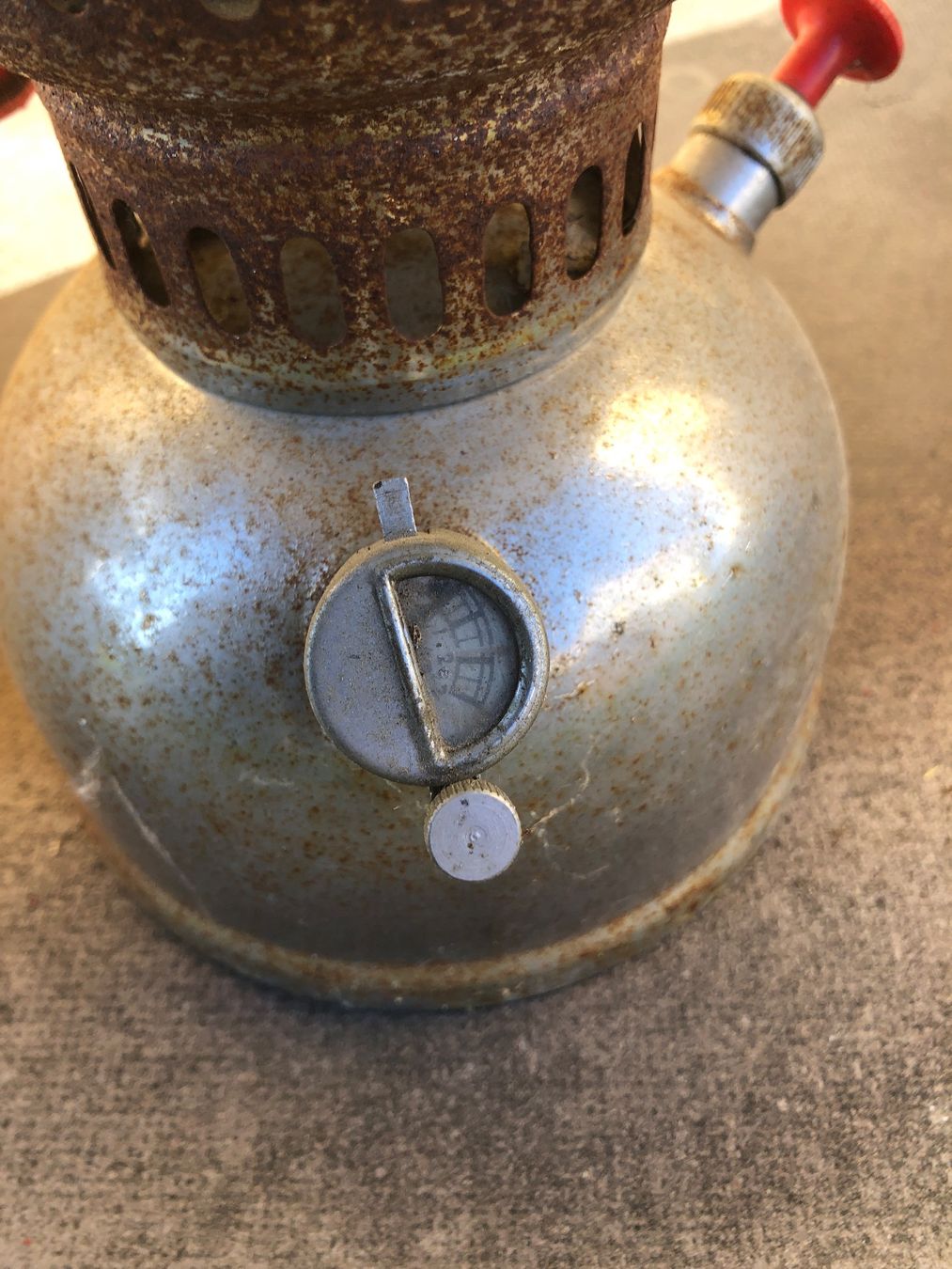 Lampade: Deux antique lampes à pétrole – Usato da Chénens venduto da Touta1franc 6