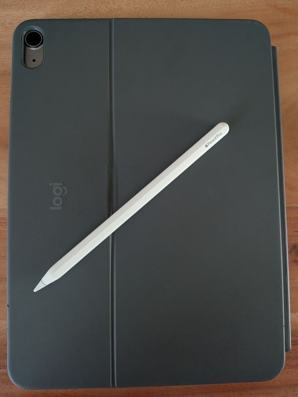 Apple Tablet PC: iPad Air 2025 - 128GB Bundle mit Pencil Pro & Logitech Hülle – Usato da Mollis venduto da HRSeventyOne 4
